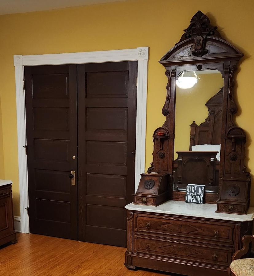 Oaklawn Inn Menomonie Eksteriør bilde
