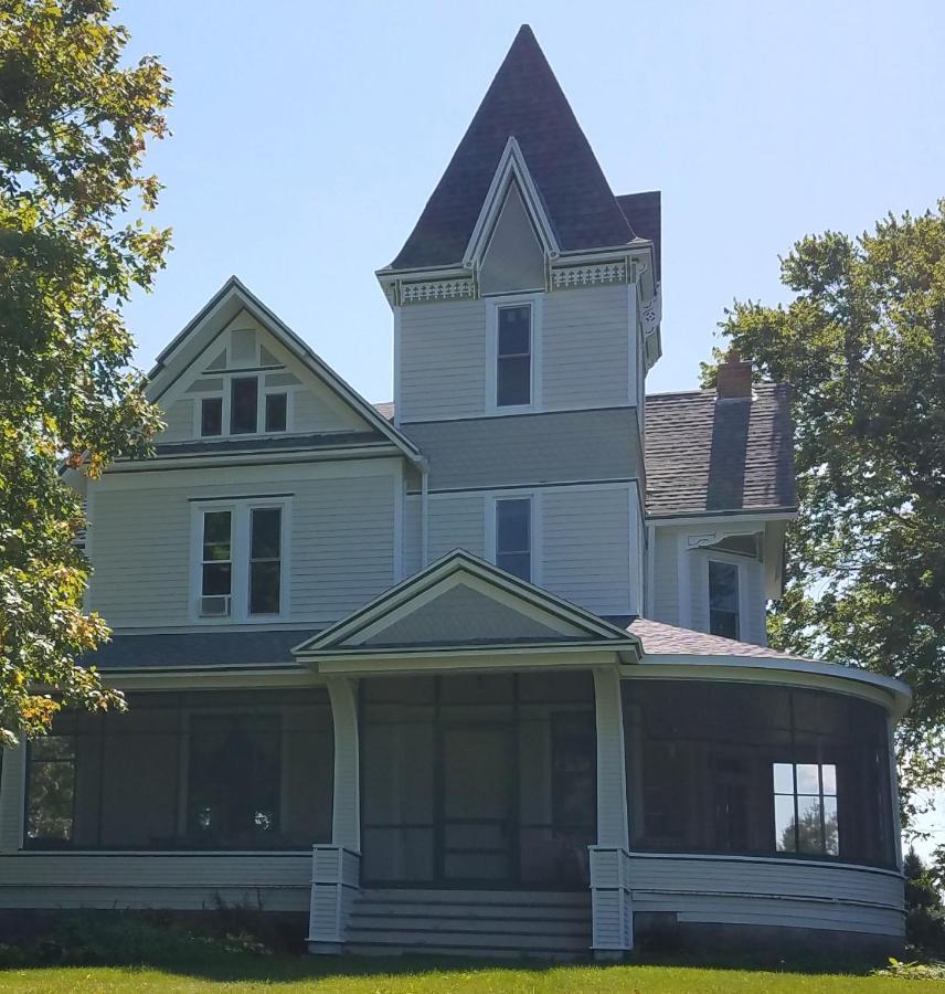 Oaklawn Inn Menomonie Eksteriør bilde