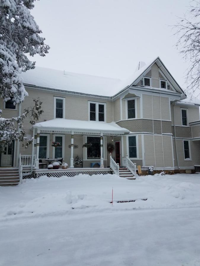 Oaklawn Inn Menomonie Eksteriør bilde