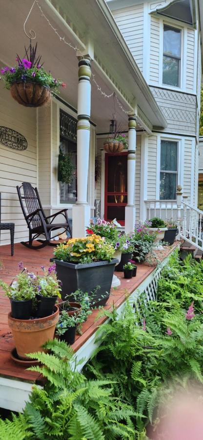Oaklawn Inn Menomonie Eksteriør bilde