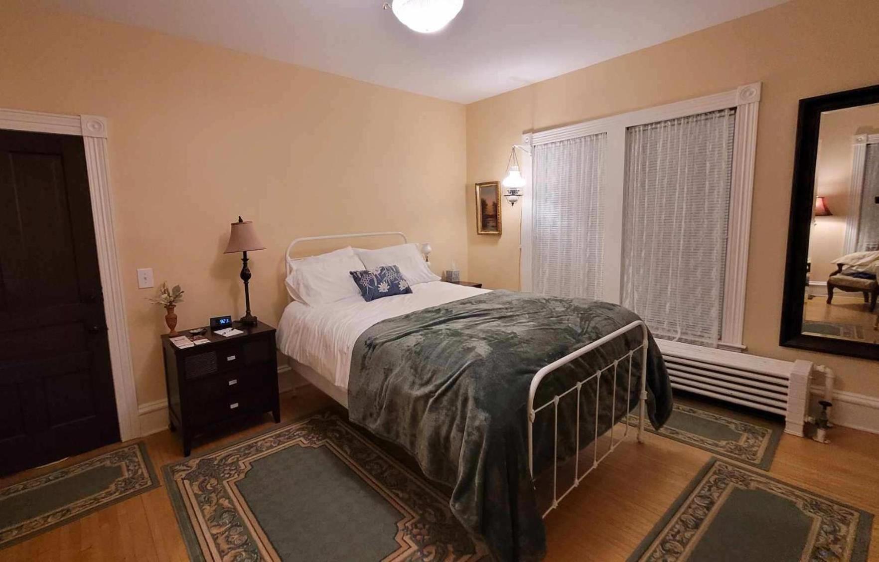 Oaklawn Inn Menomonie Eksteriør bilde